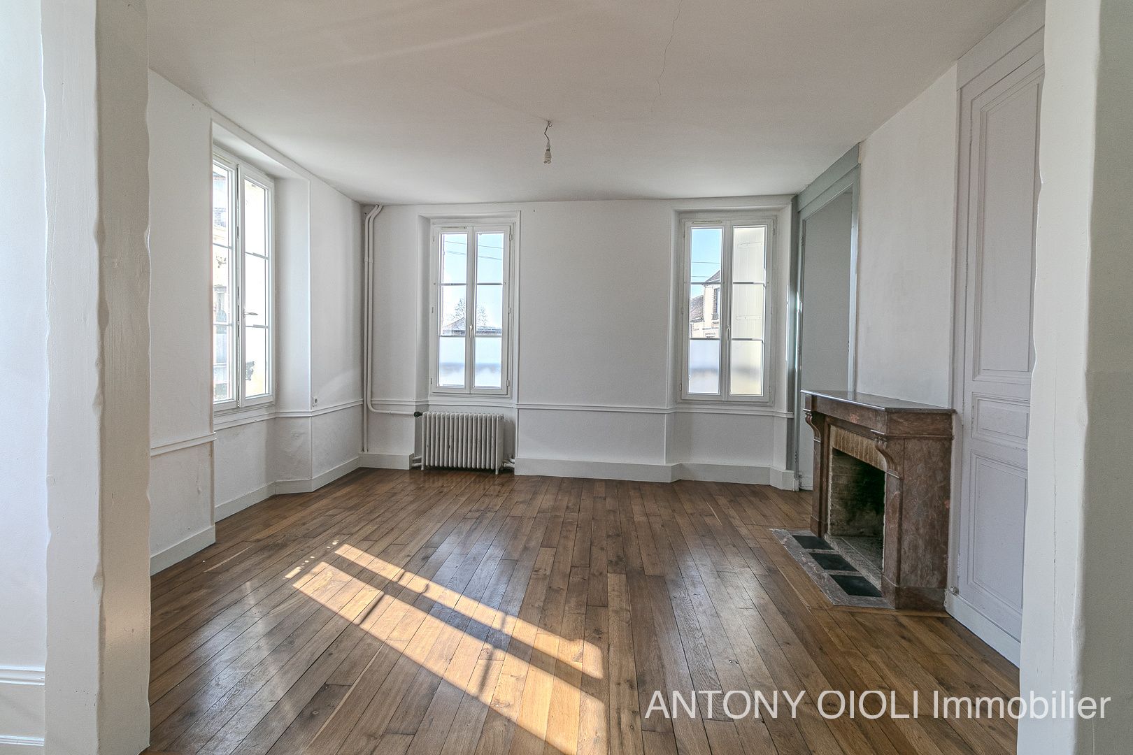 house 7 Rooms for sale on Sens (89100)