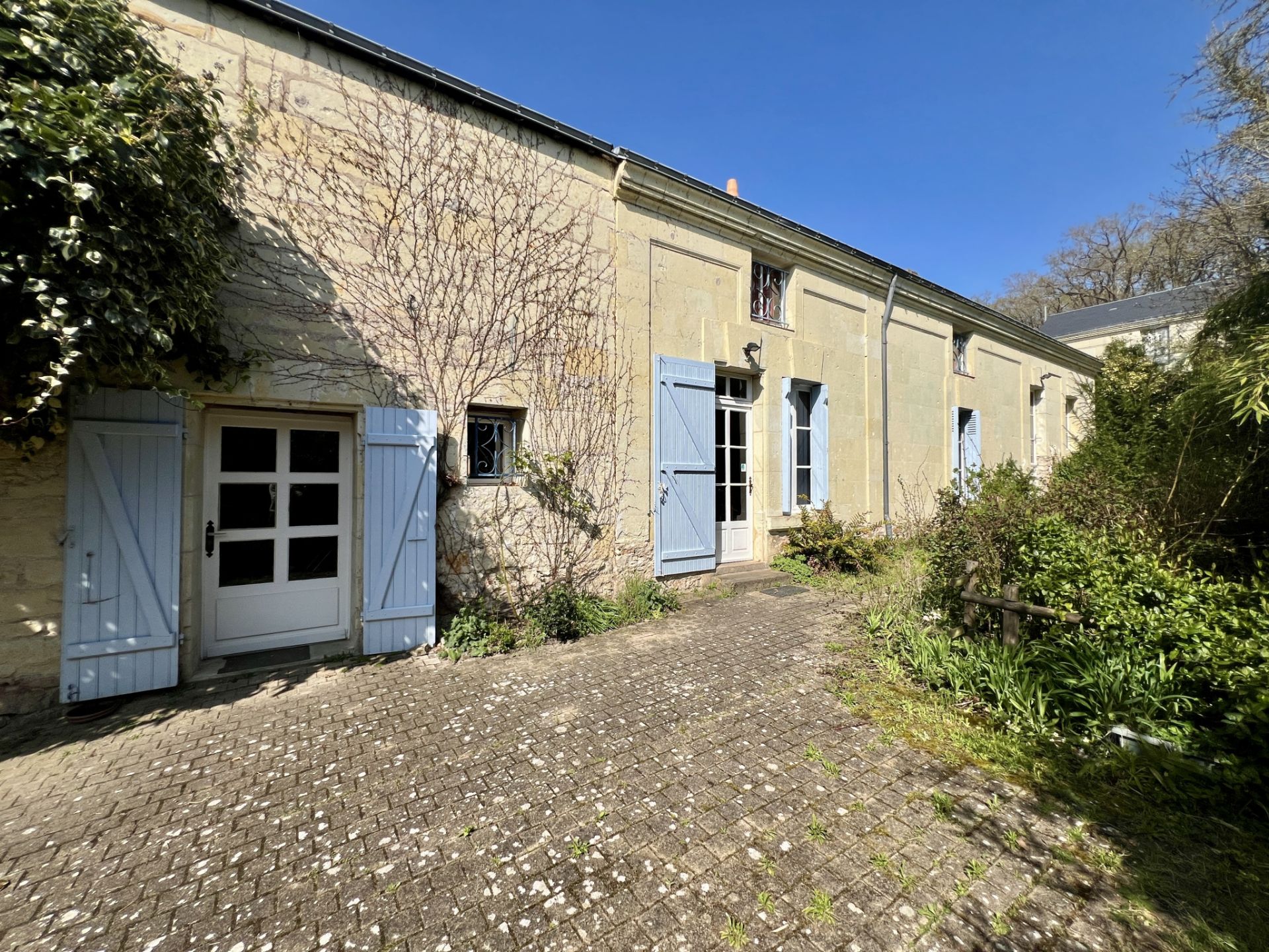 house 9 Rooms for sale on Saumur (49400)