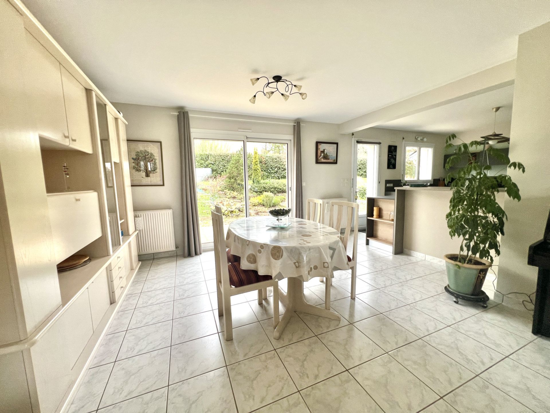 house 5 Rooms for sale on Saumur (49400)