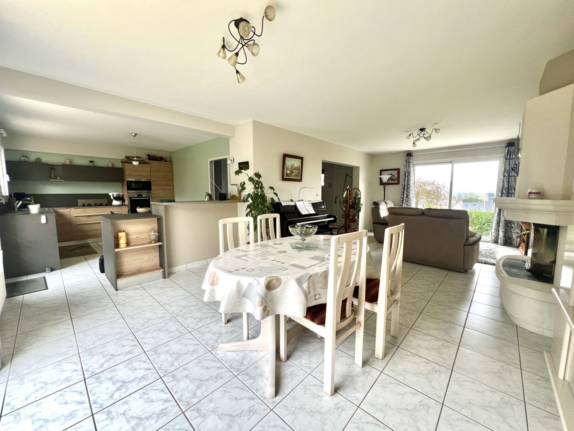 house 5 Rooms for sale on Saumur (49400)