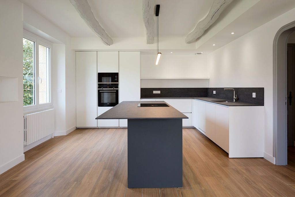 house 7 Rooms for sale on Locoal-Mendon (56550)