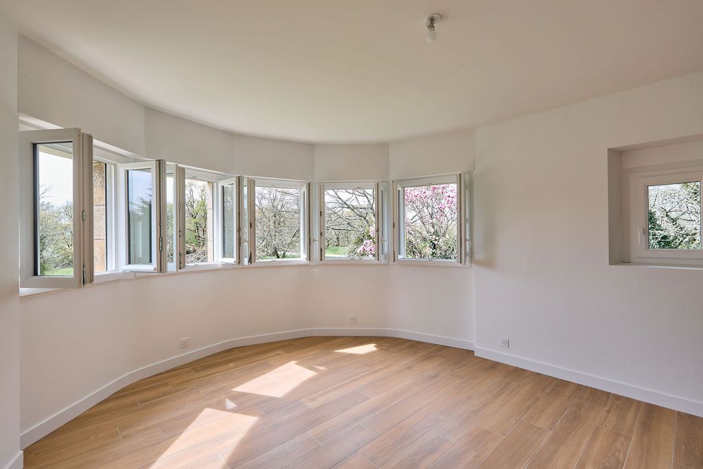 house 7 Rooms for sale on Locoal-Mendon (56550)