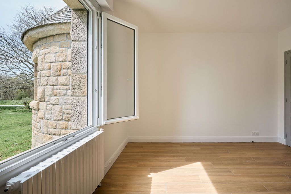 house 7 Rooms for sale on Locoal-Mendon (56550)