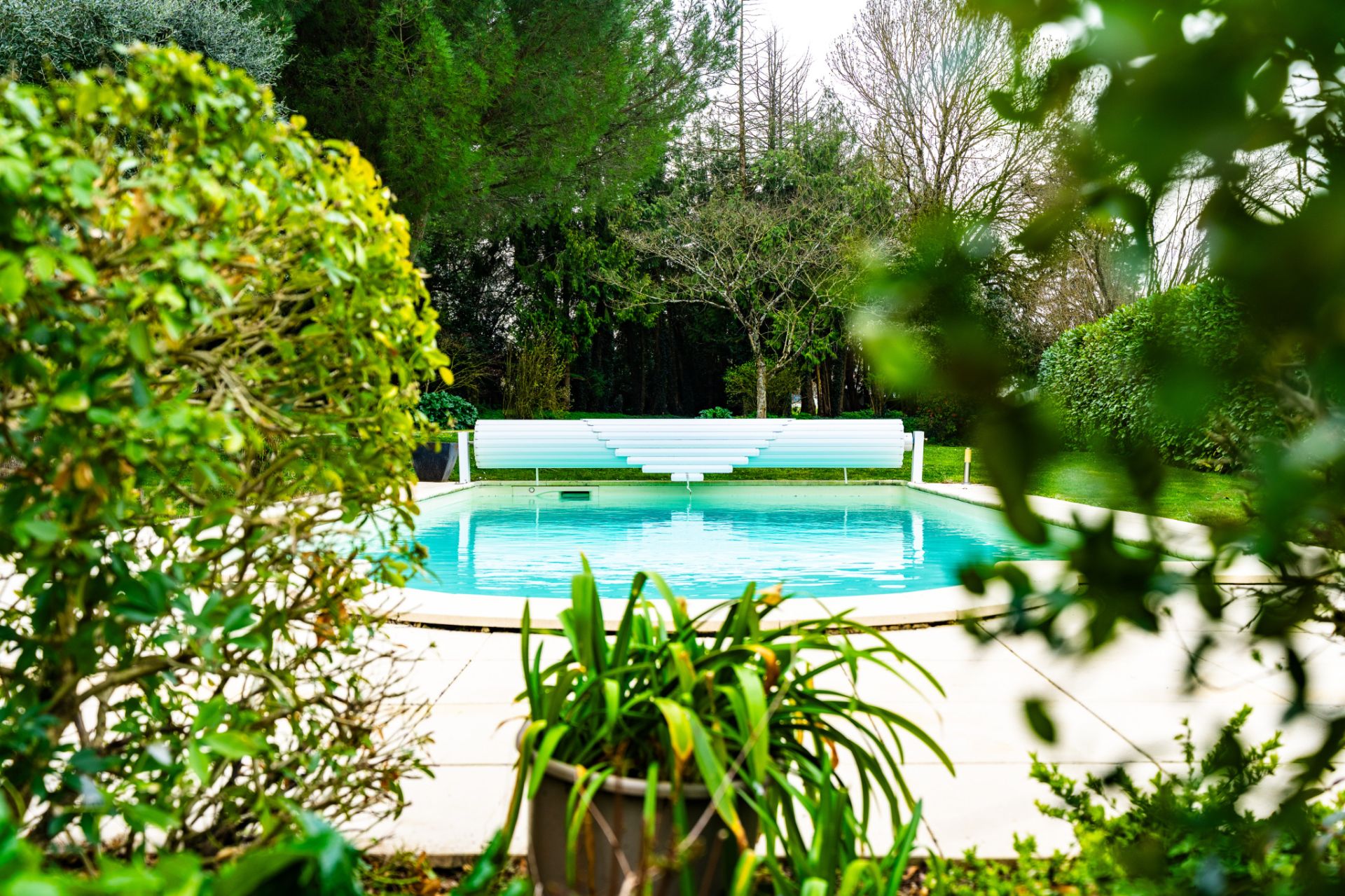 house 6 Rooms for sale on Niort (79000)