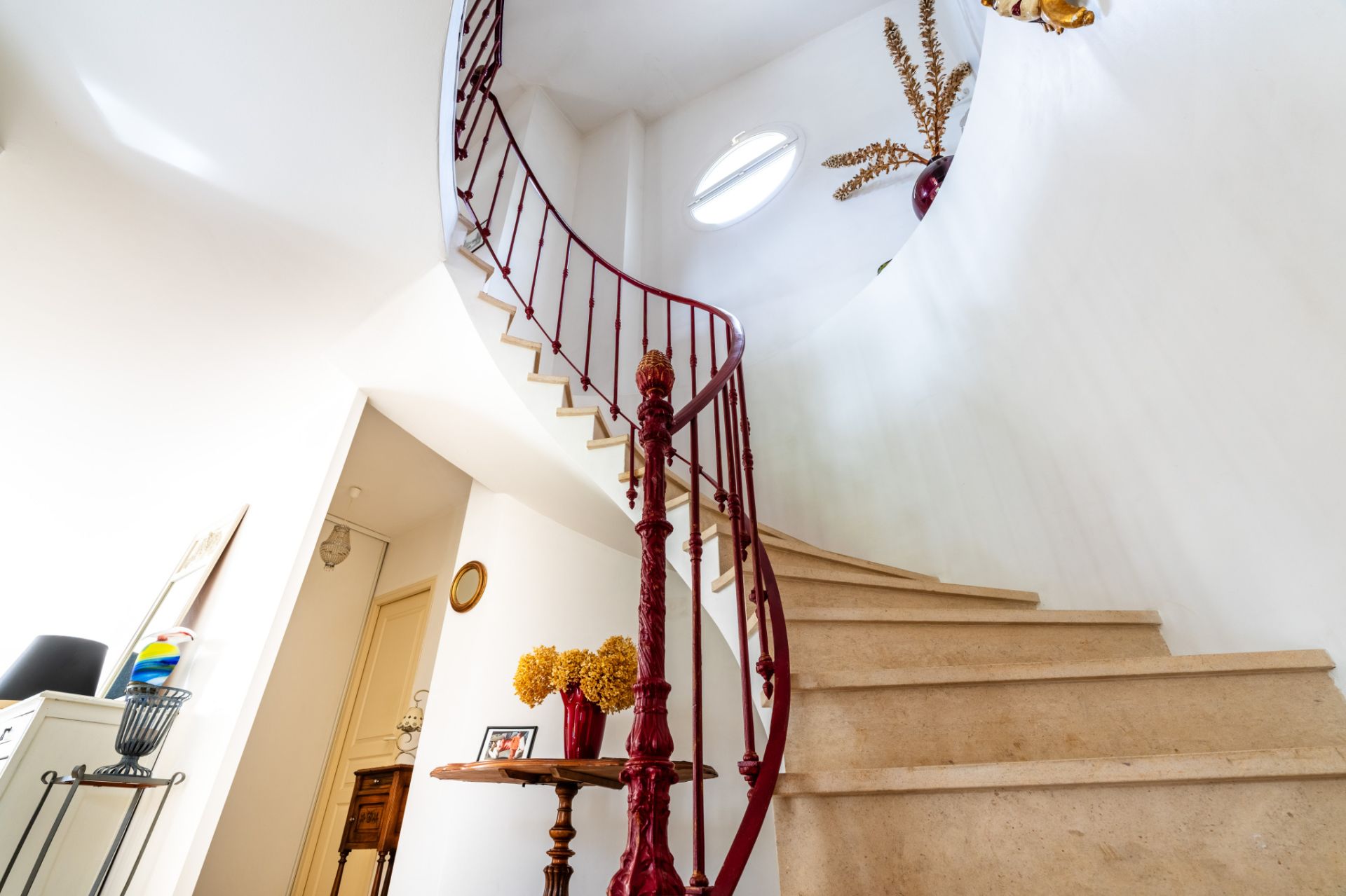 house 6 Rooms for sale on Niort (79000)