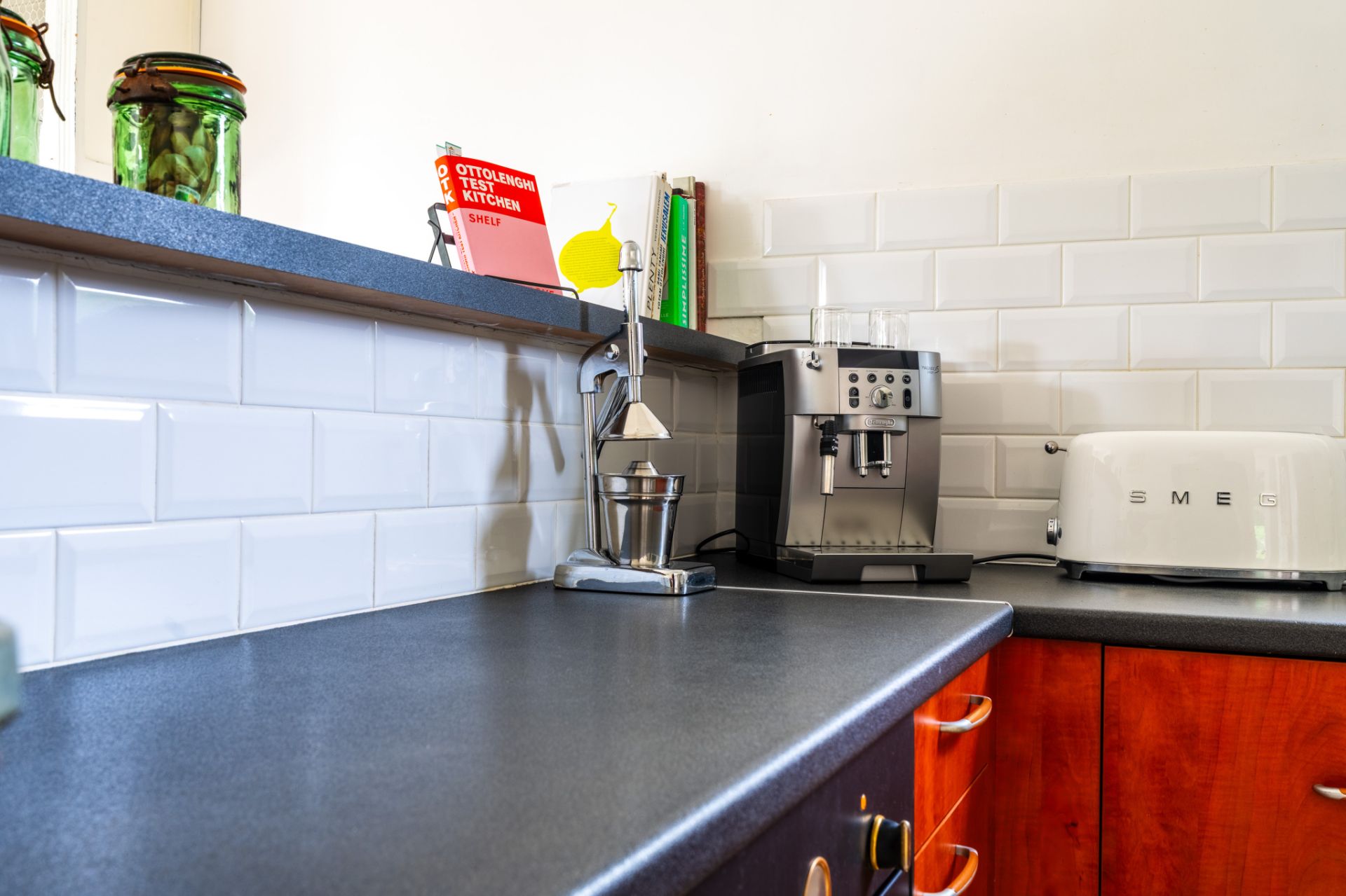 house 6 Rooms for sale on Niort (79000)