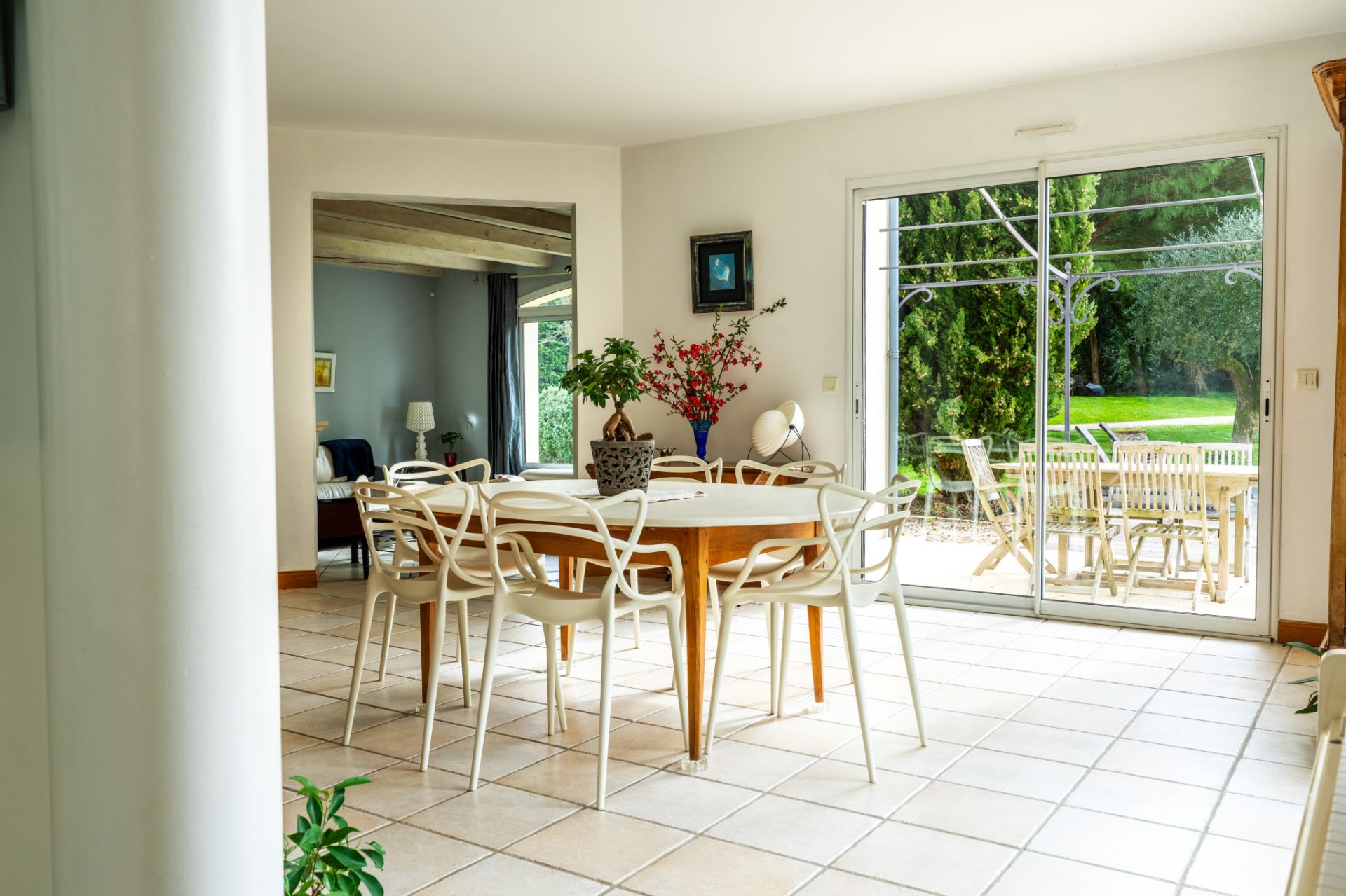 house 6 Rooms for sale on Niort (79000)