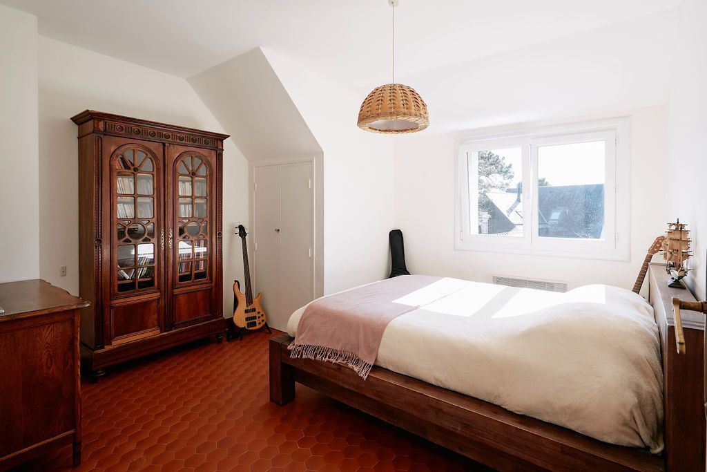 house 6 Rooms for sale on Carnac (56340)
