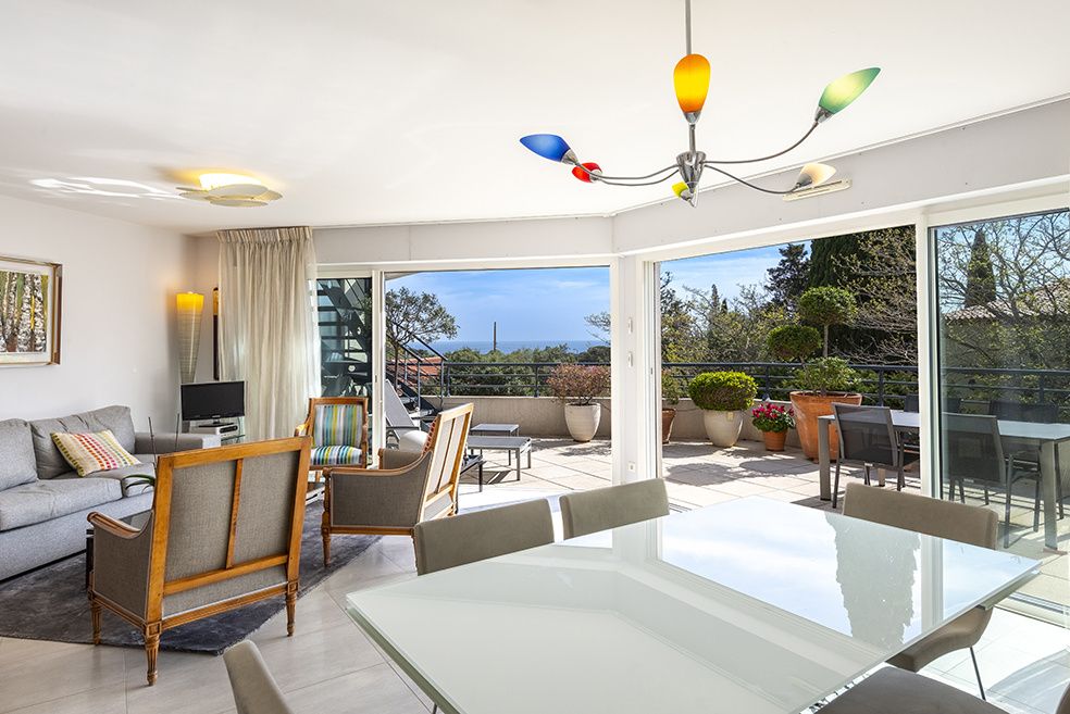 apartment 4 Rooms for sale on Saint-Raphaël (83700)