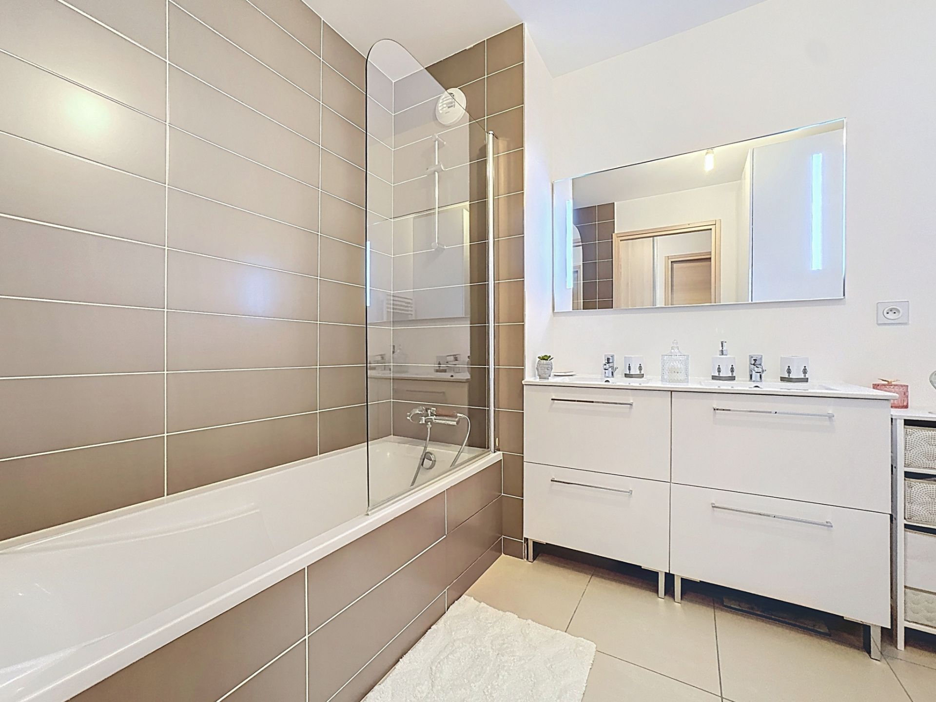 apartment 3 Rooms for sale on Thoiry (01710)