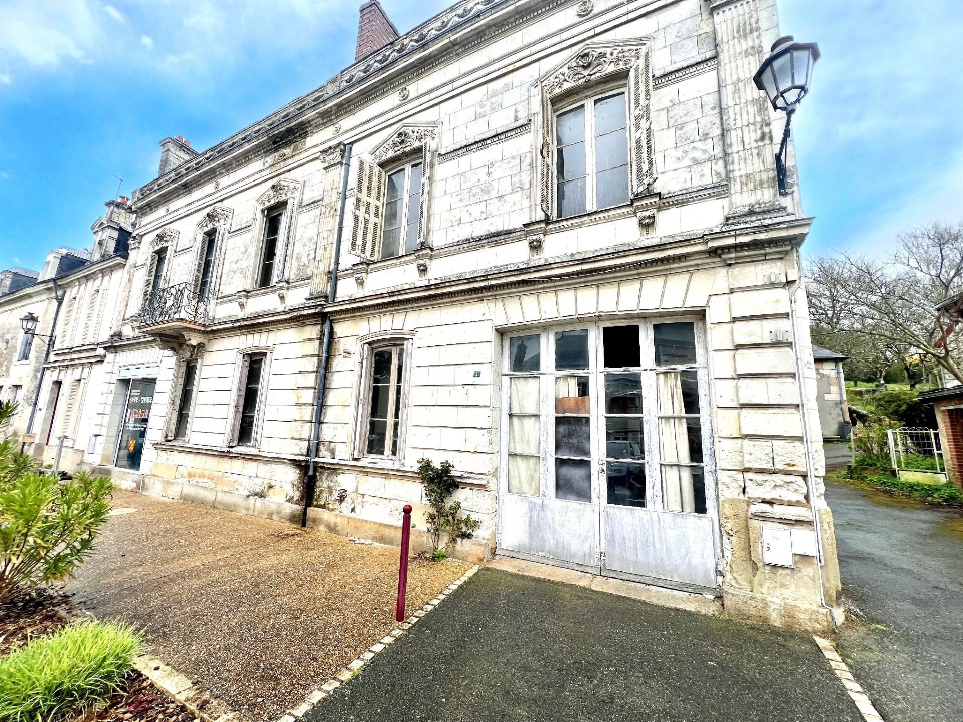 house 9 Rooms for sale on Mouliherne (49390)