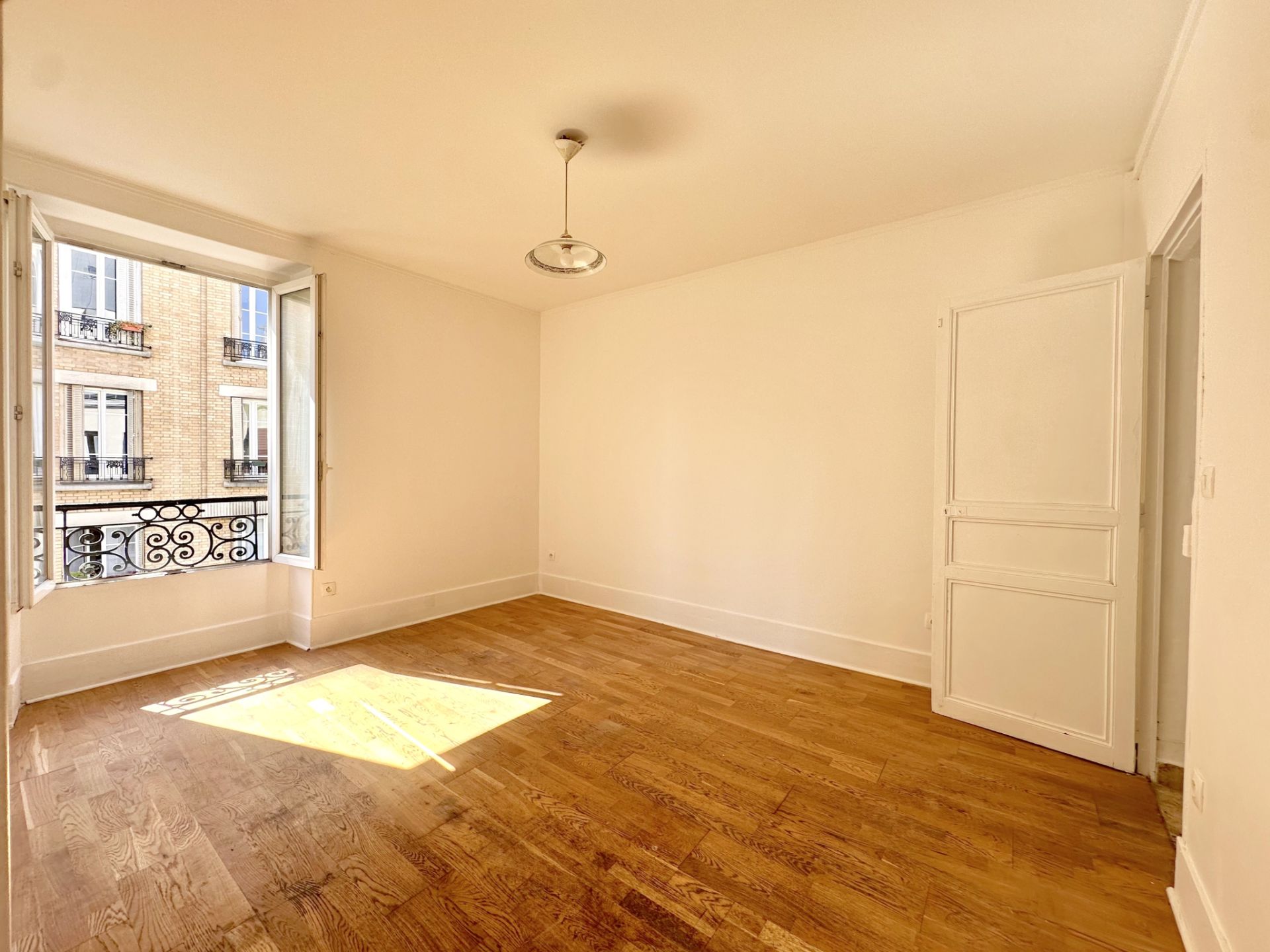 apartment 3 Rooms for sale on Clichy (92110)