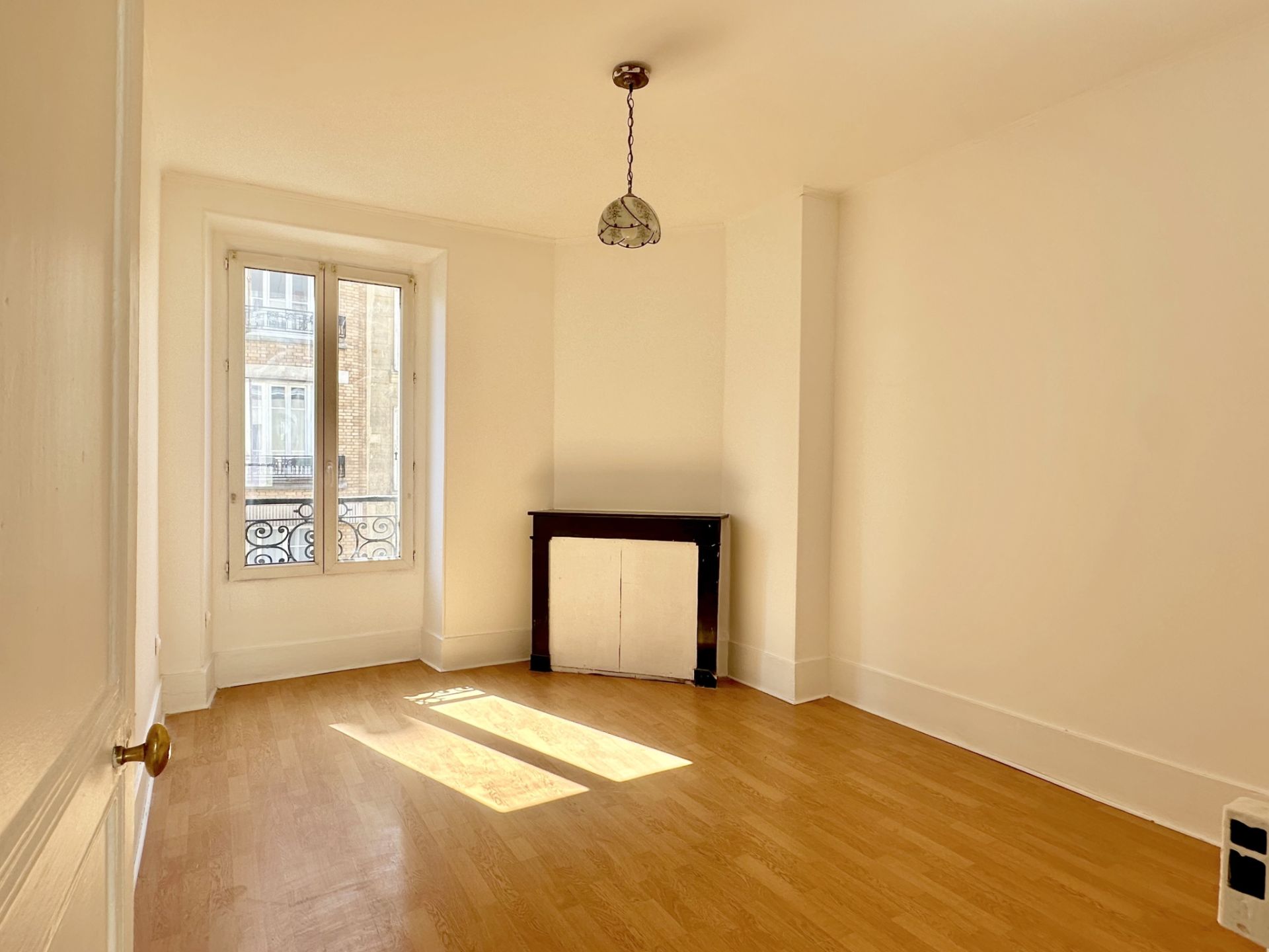 apartment 3 Rooms for sale on Clichy (92110)