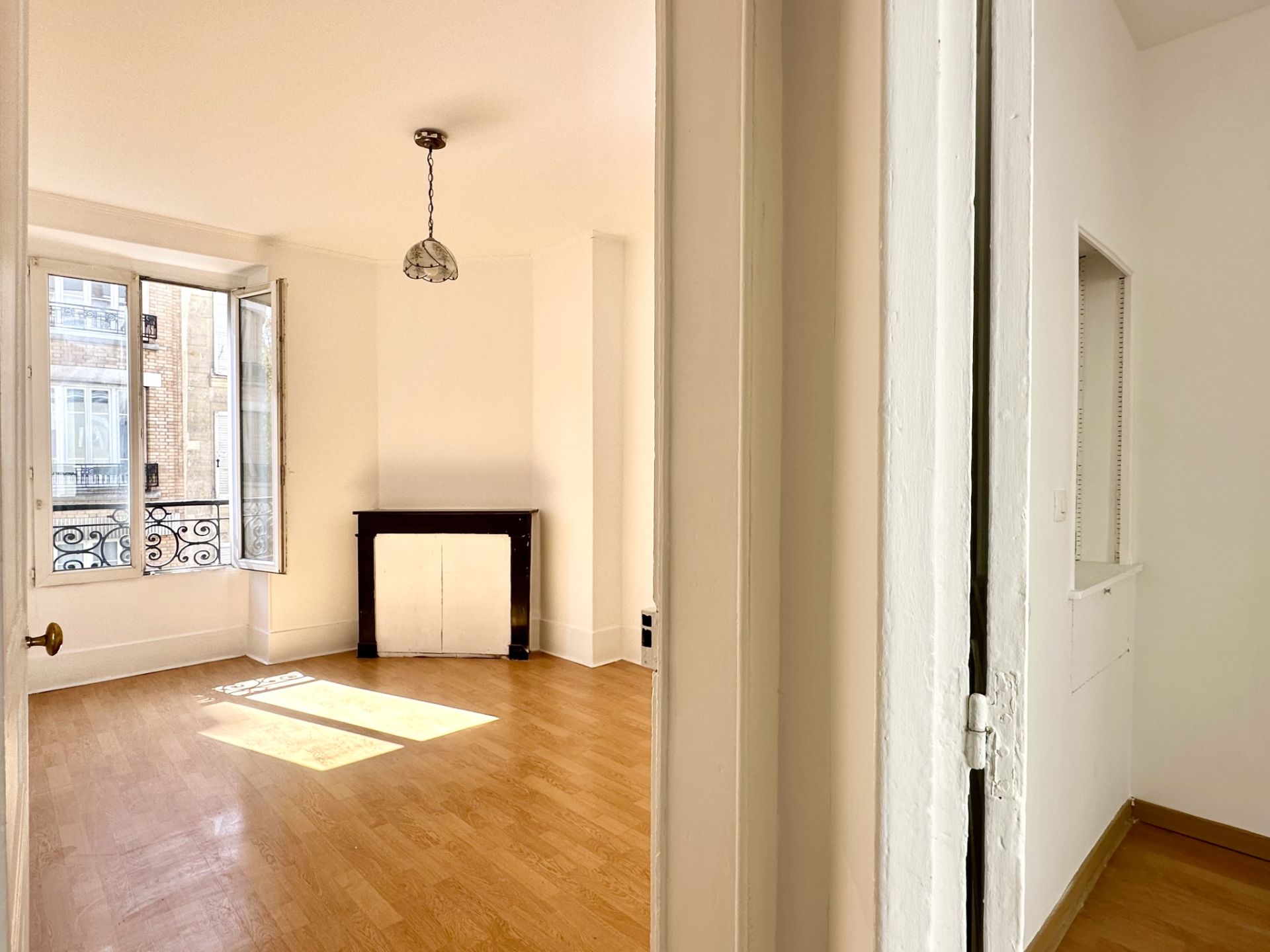 apartment 3 Rooms for sale on Clichy (92110)