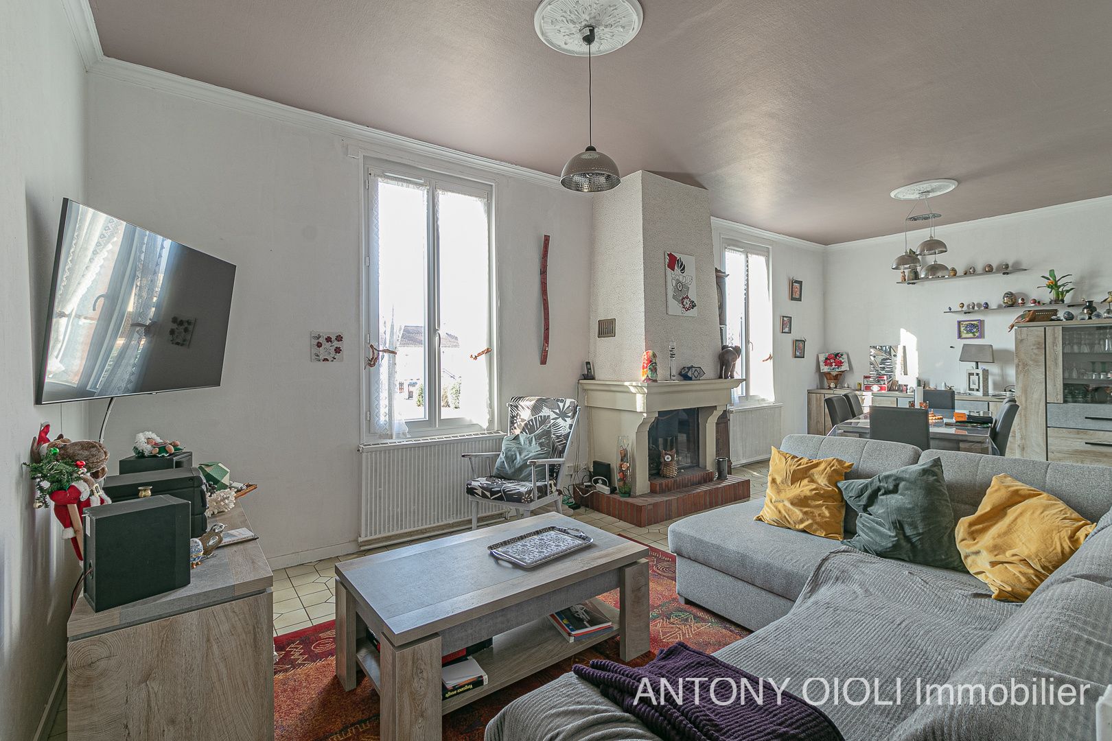 house 5 Rooms for sale on Sens (89100)