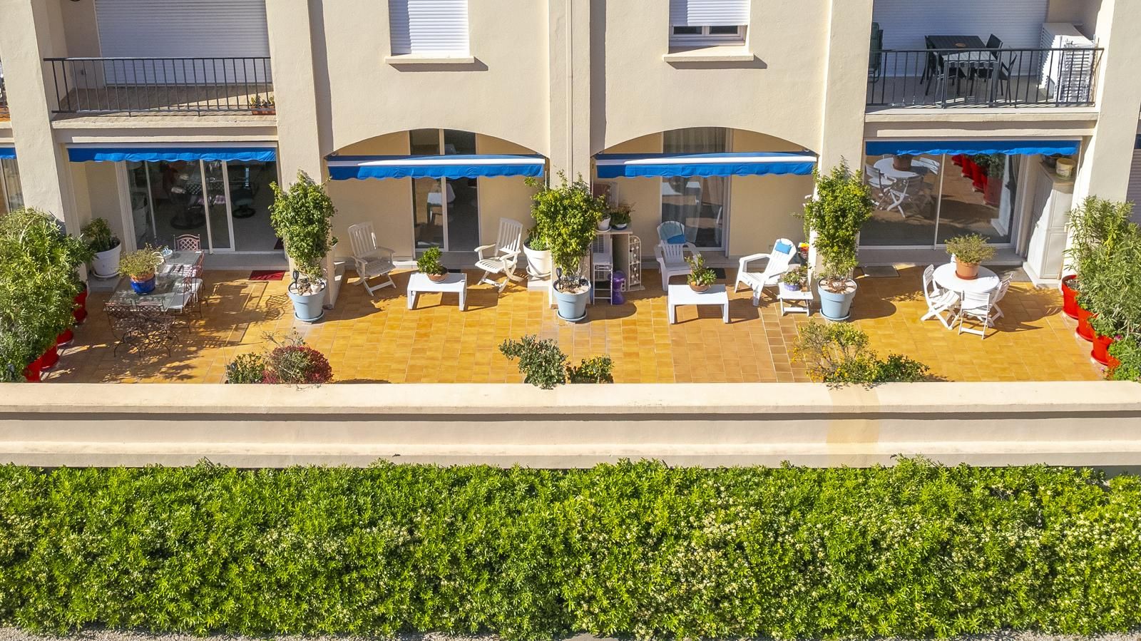apartment 4 Rooms for sale on Saint-Raphaël (83700)