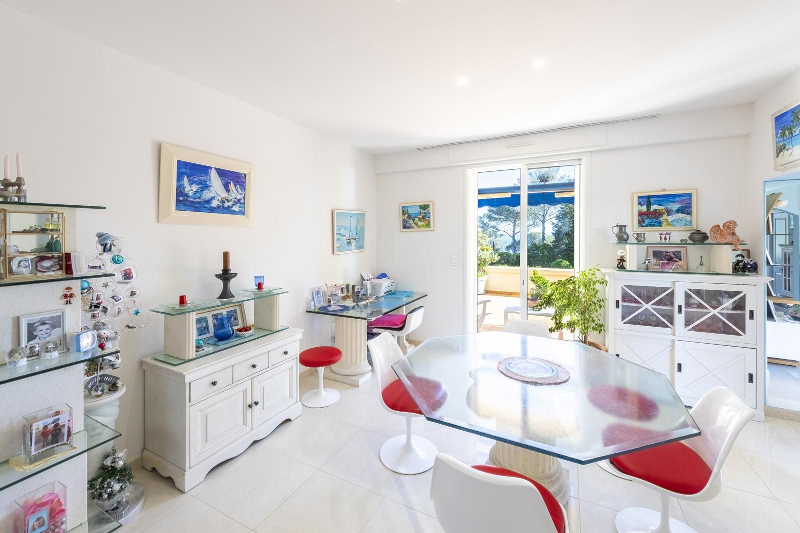 apartment 4 Rooms for sale on Saint-Raphaël (83700)
