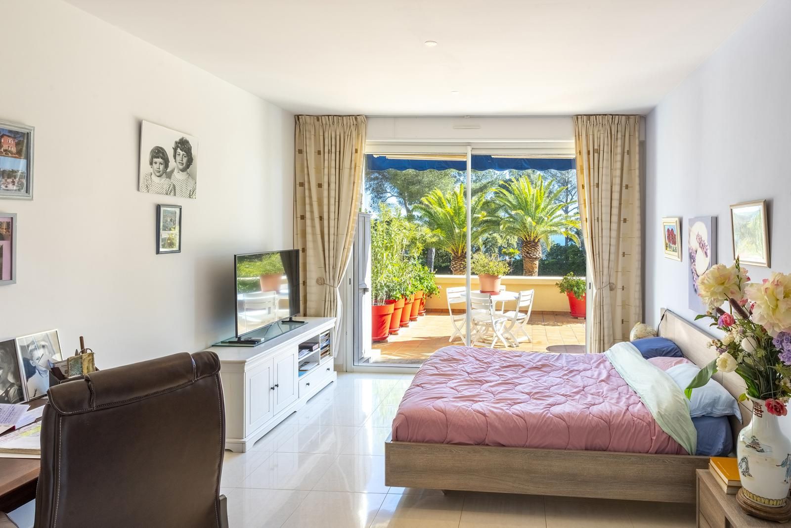 apartment 4 Rooms for sale on Saint-Raphaël (83700)