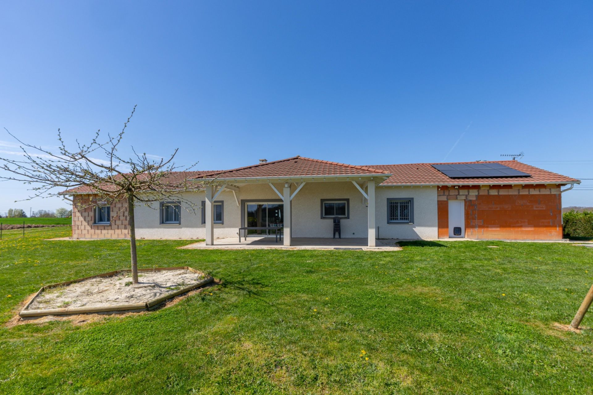 house 7 Rooms for sale on Étrez (01340)