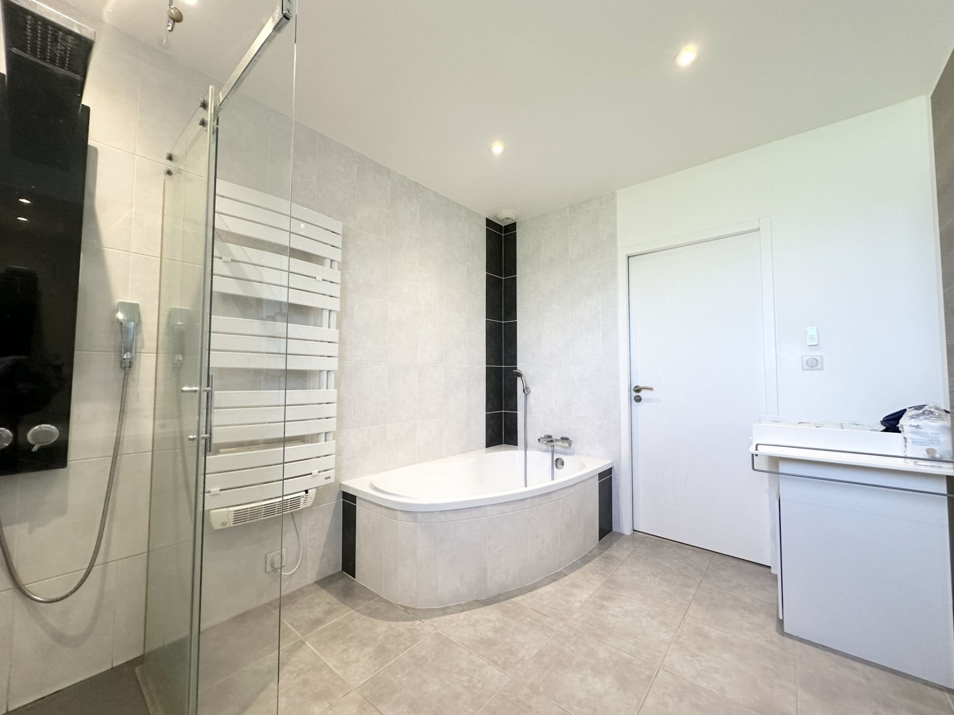 house 7 Rooms for sale on Étrez (01340)