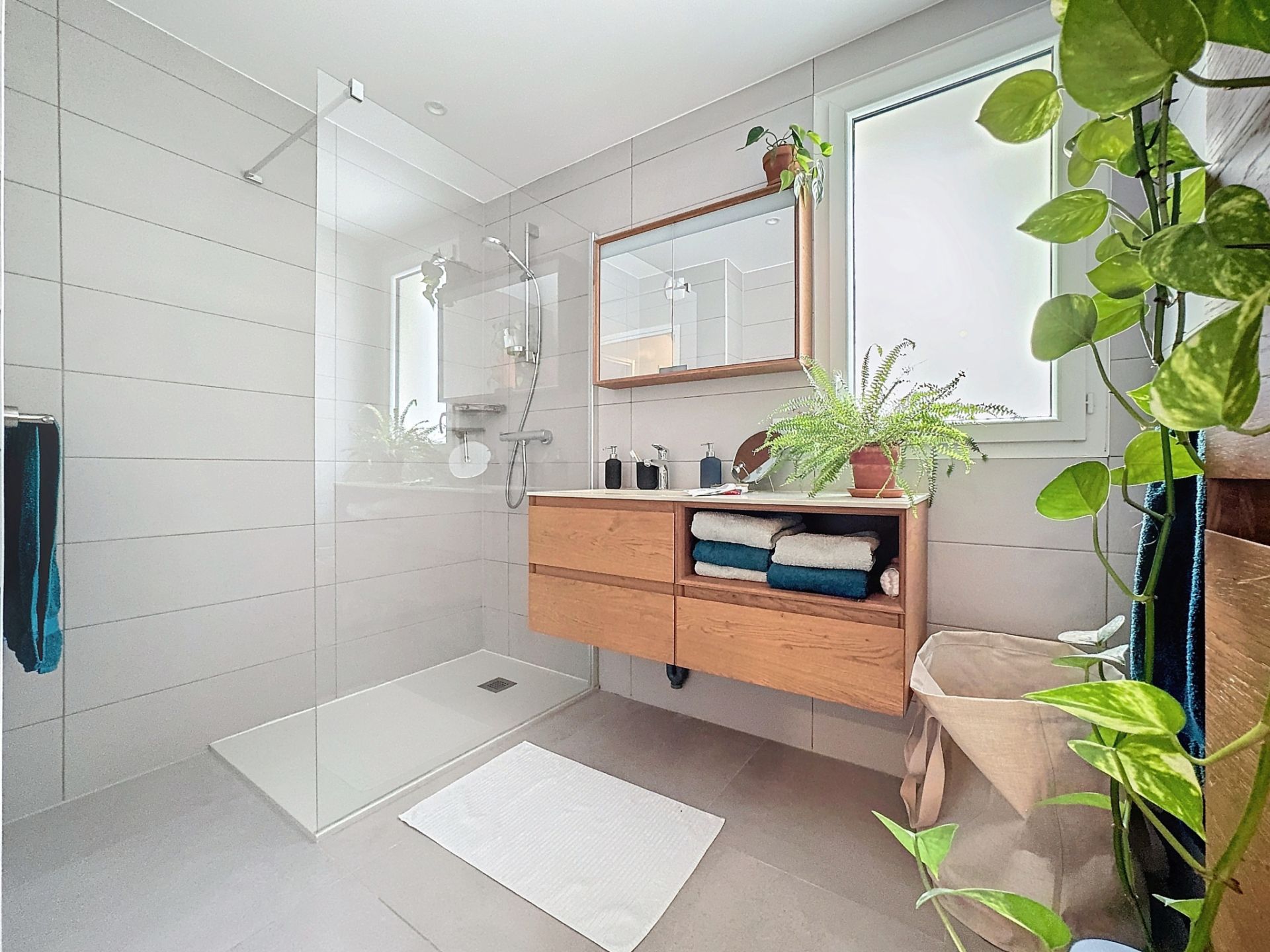 apartment 4 Rooms for sale on Ferney-Voltaire (01210)