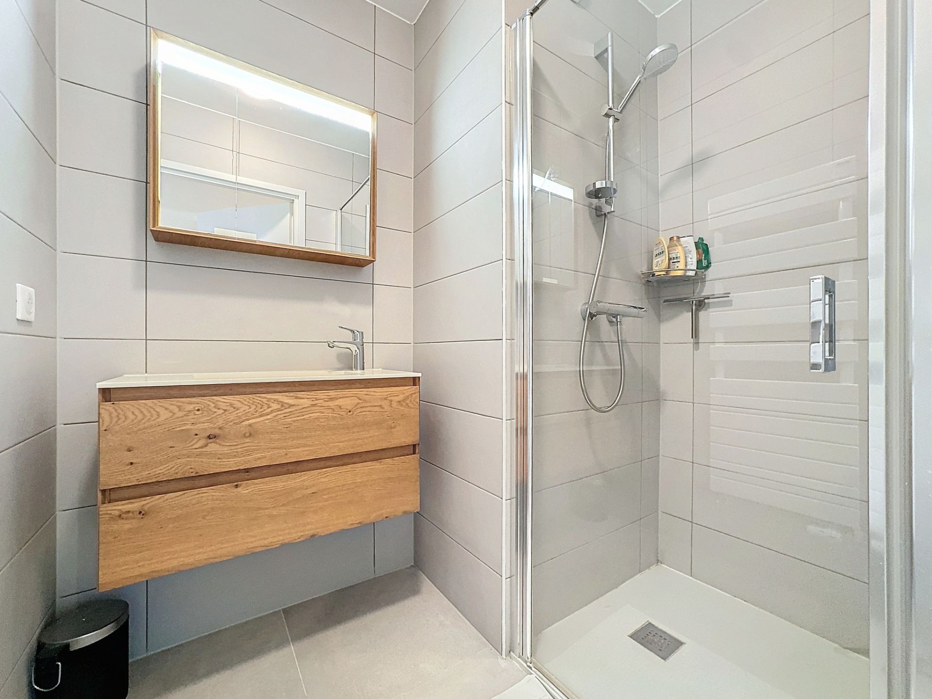 apartment 4 Rooms for sale on Ferney-Voltaire (01210)