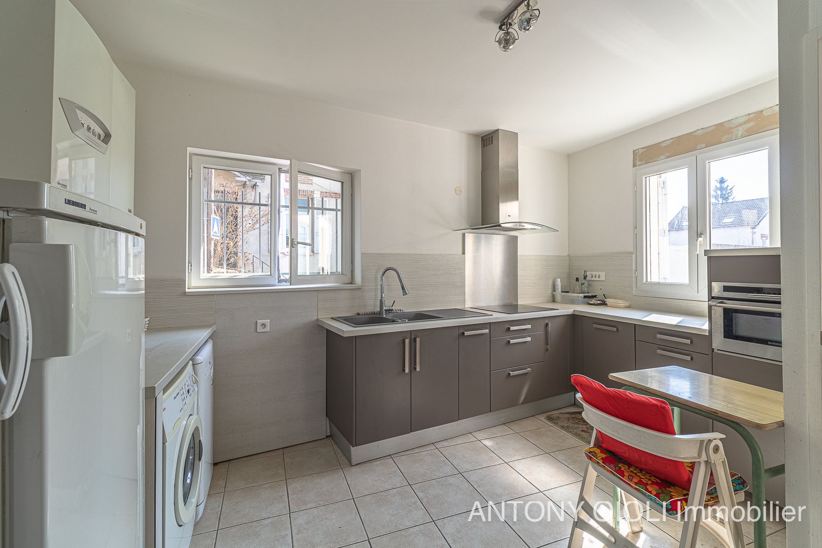 house 5 Rooms for sale on Sens (89100)