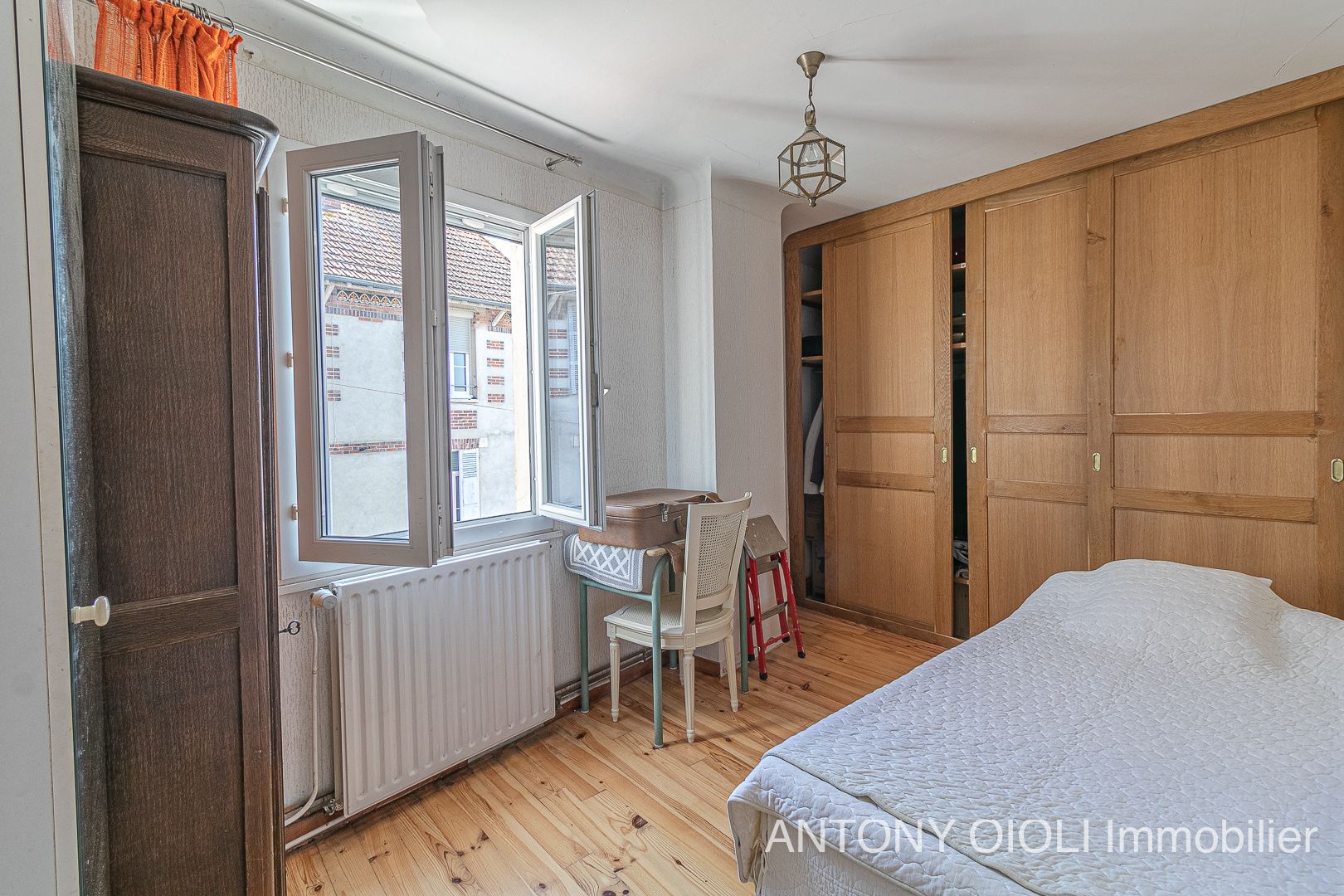 house 5 Rooms for sale on Sens (89100)