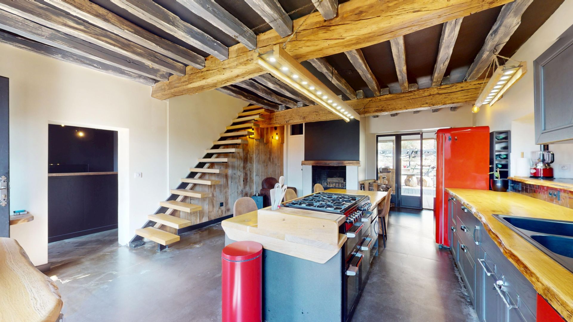 house 8 Rooms for sale on Boeurs-en-Othe (89770)