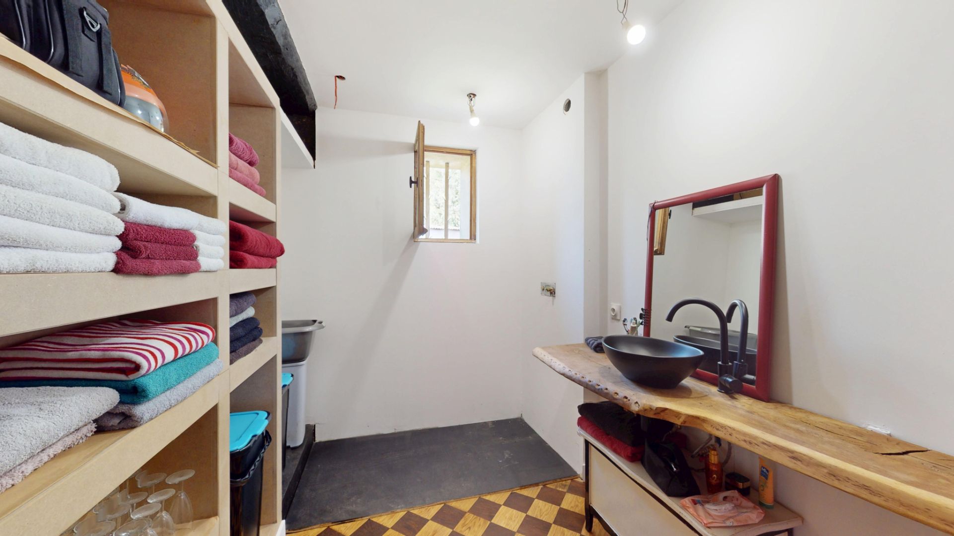 house 8 Rooms for sale on Boeurs-en-Othe (89770)
