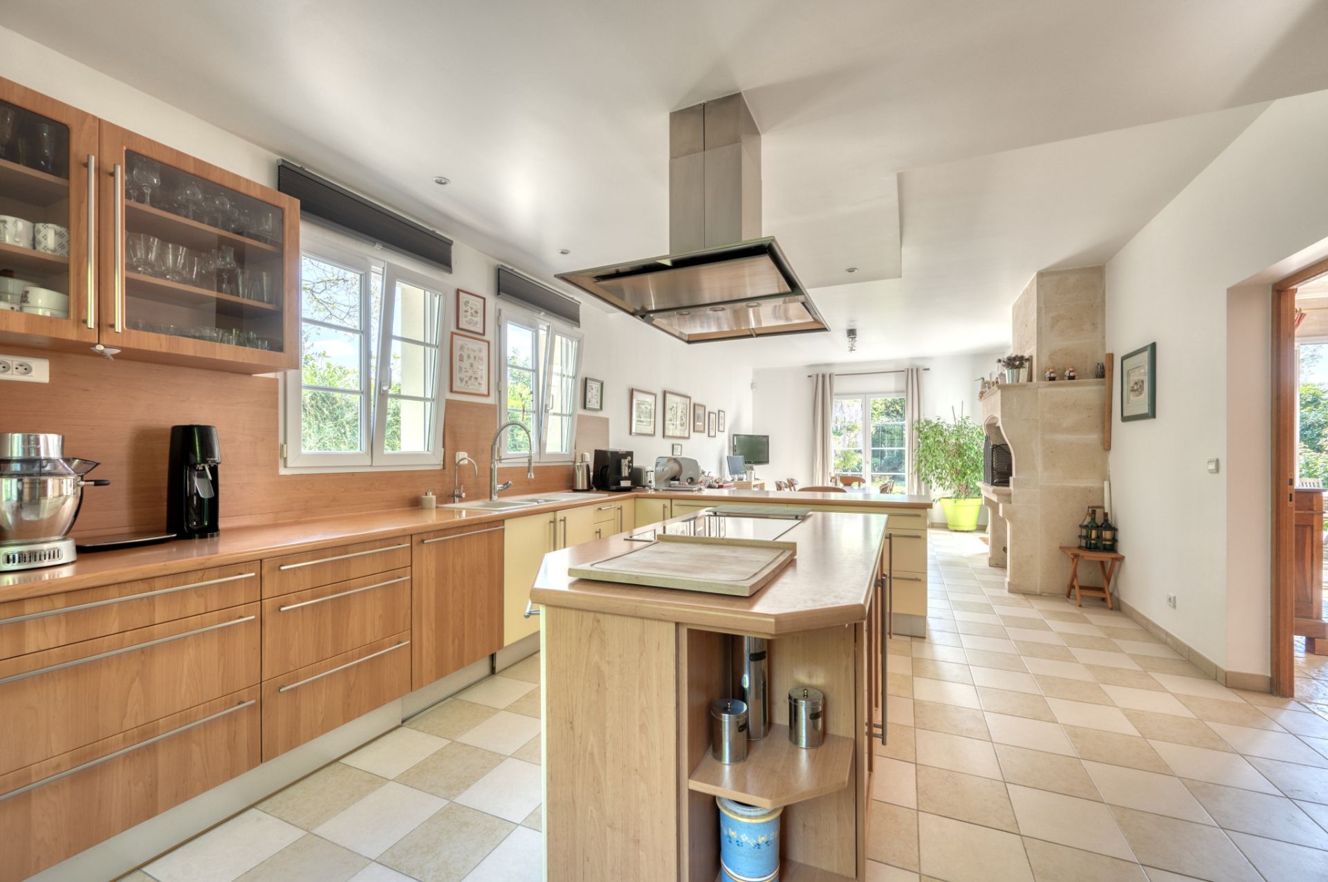 house 12 Rooms for sale on Saint-Nom-la-Bretèche (78860)