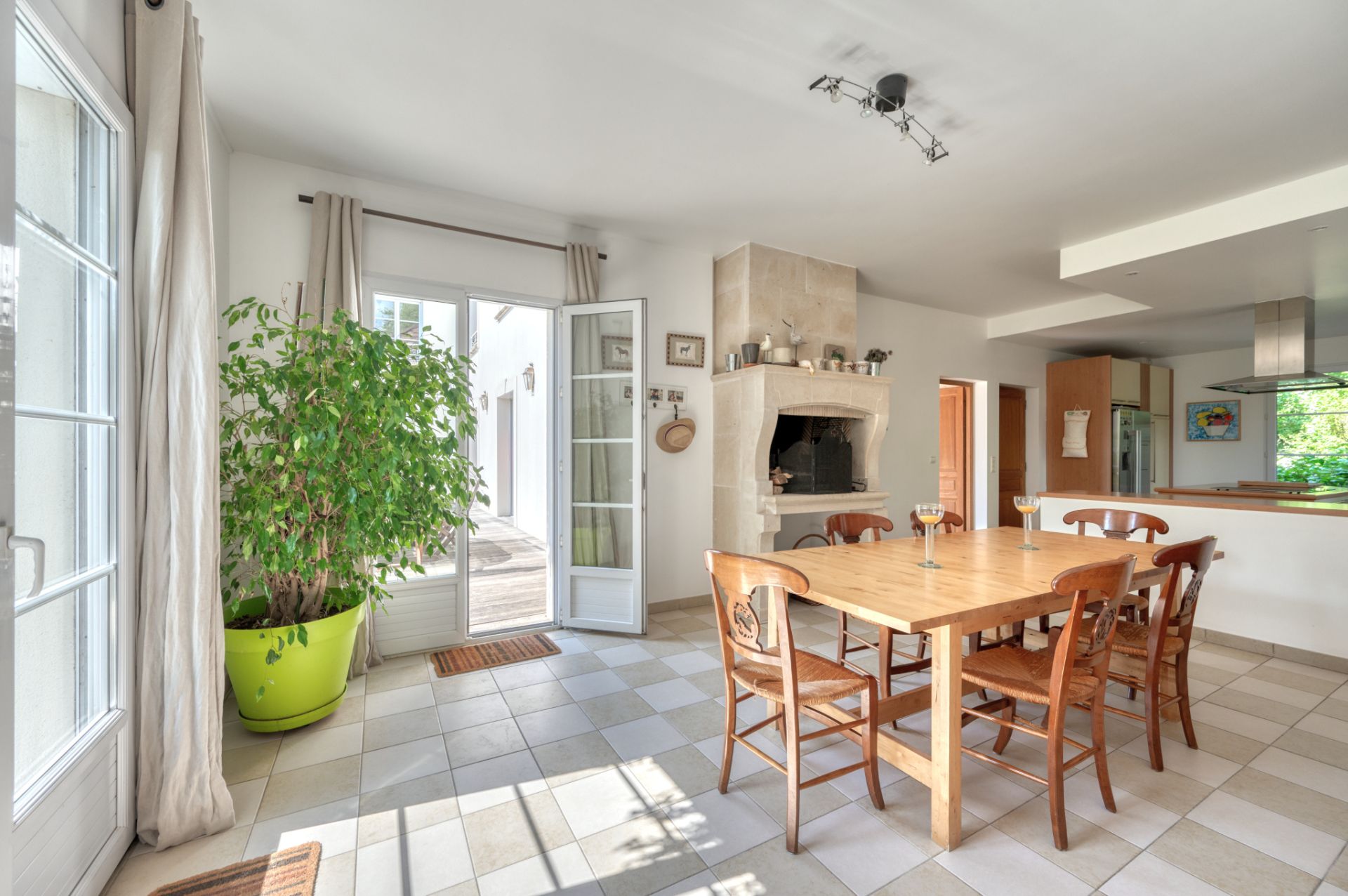 house 12 Rooms for sale on Saint-Nom-la-Bretèche (78860)
