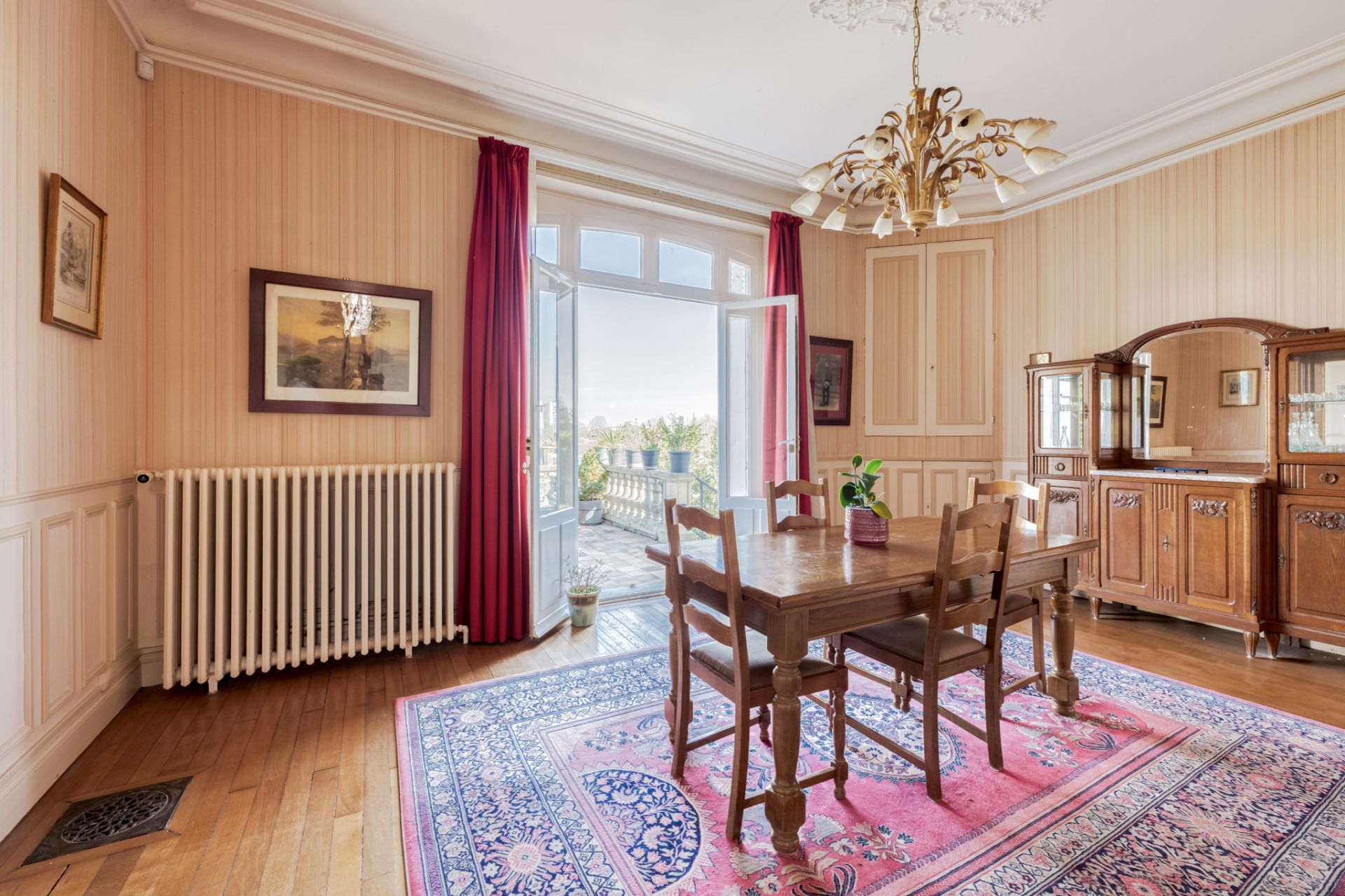 house 9 Rooms for sale on Meaux (77100)