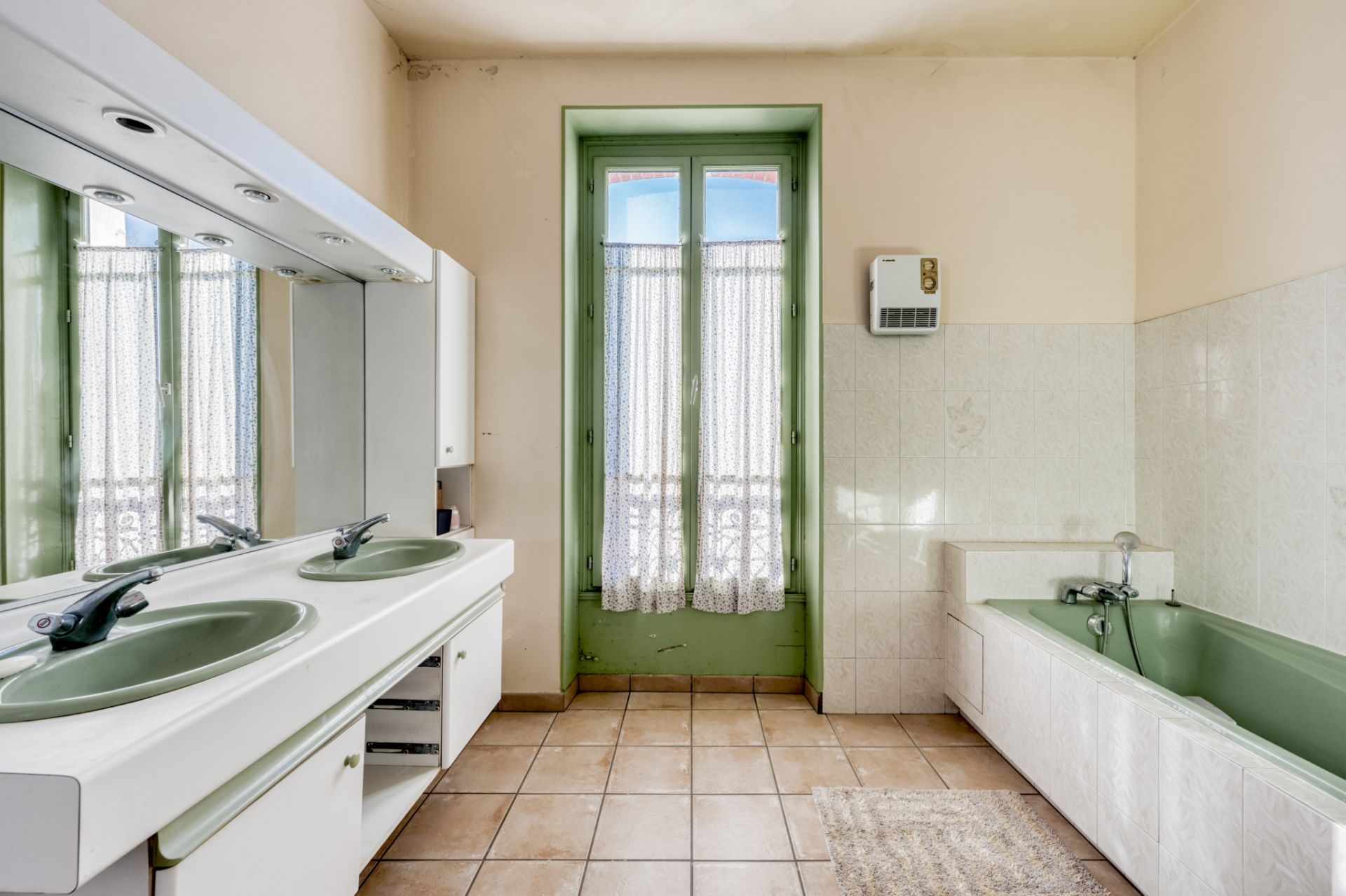 house 9 Rooms for sale on Meaux (77100)