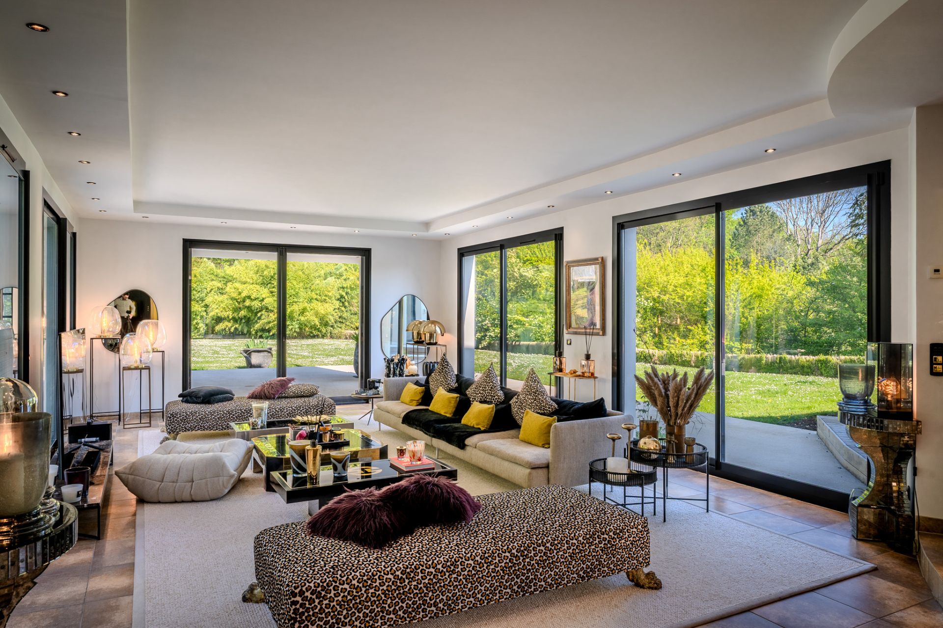 villa 13 Rooms for sale on Bihorel (76420)