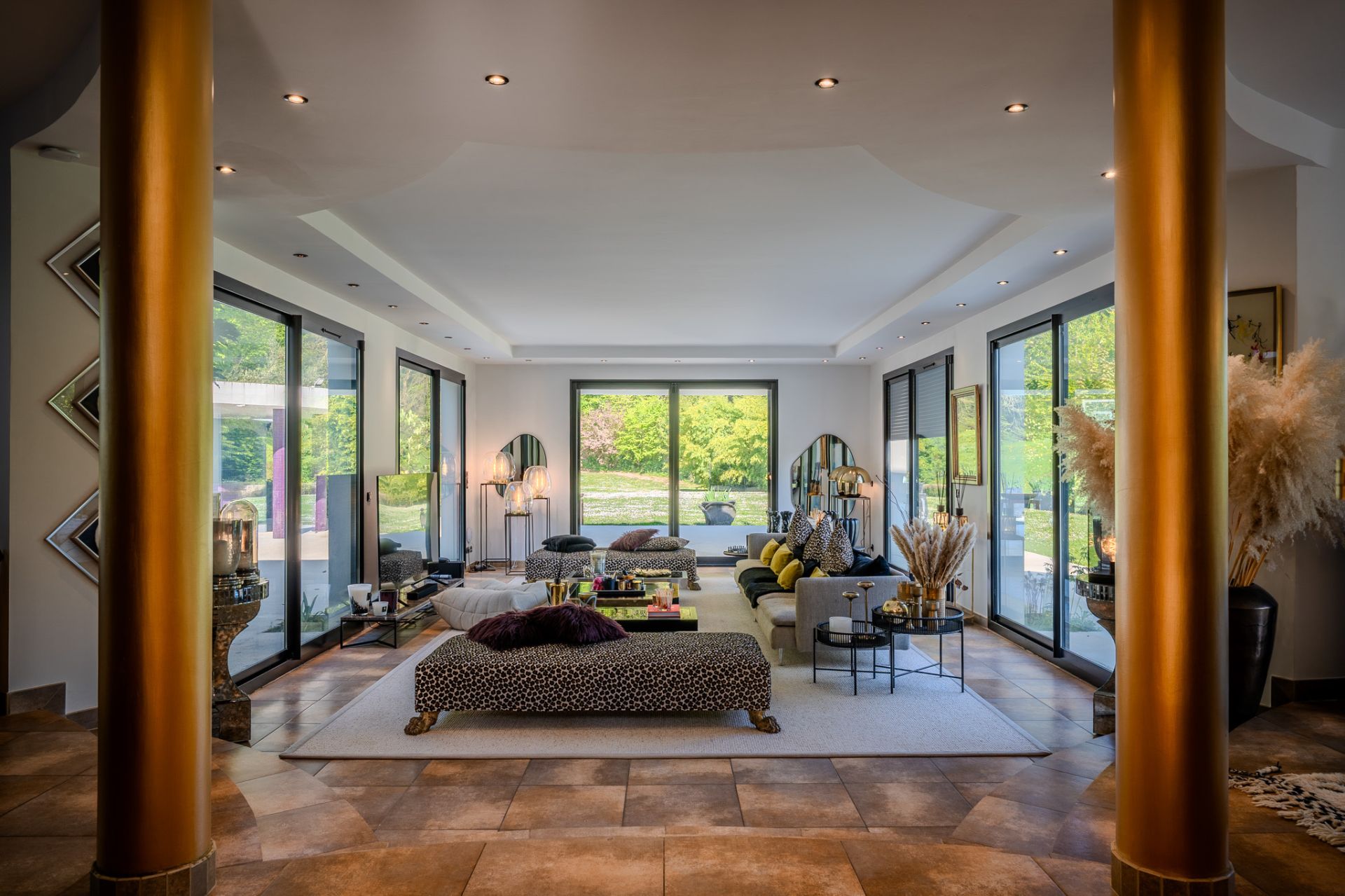 villa 13 Rooms for sale on Bihorel (76420)