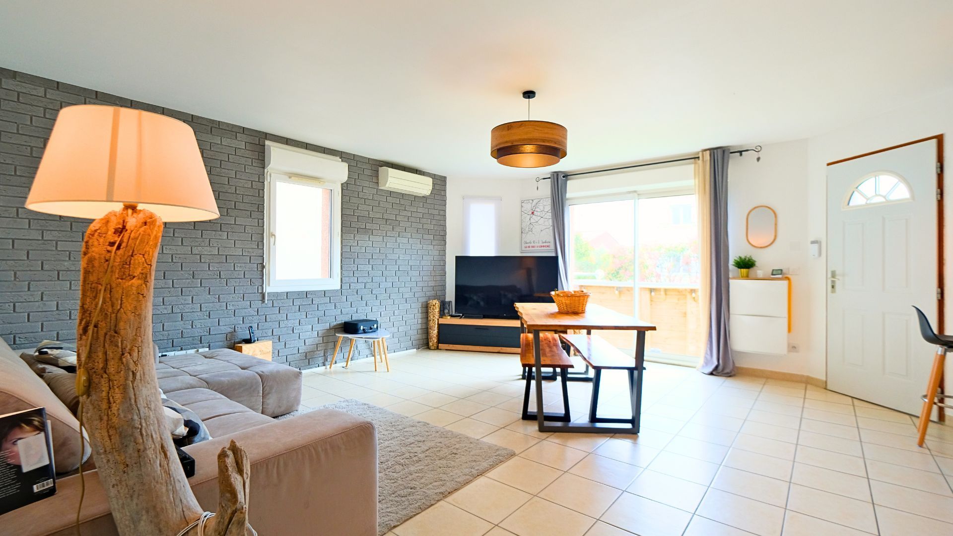 house 4 Rooms for sale on Sauvian (34410)
