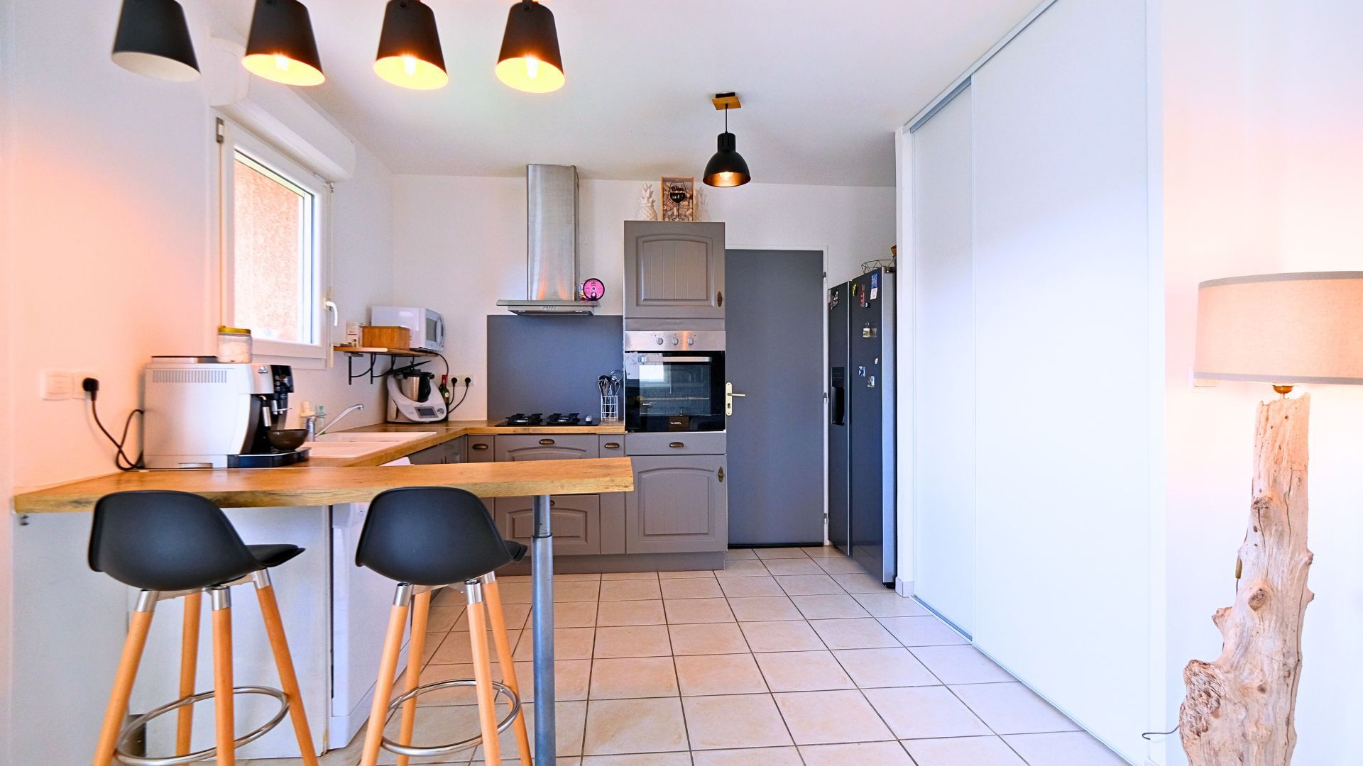 house 4 Rooms for sale on Sauvian (34410)