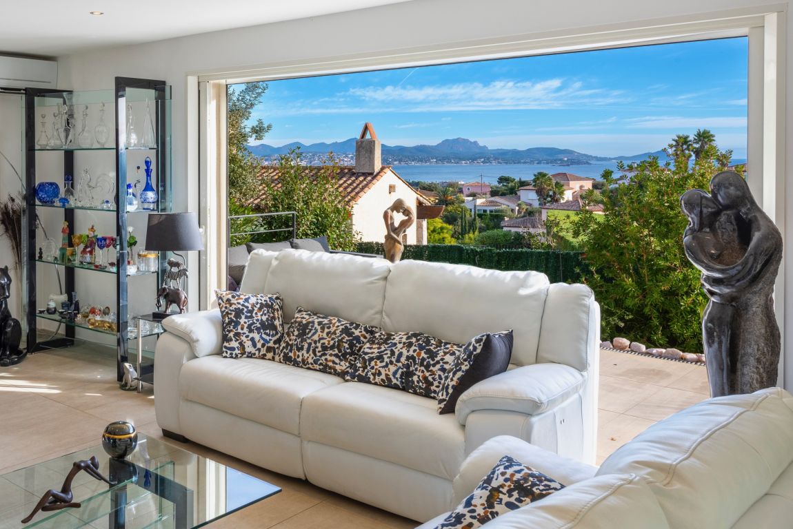 property 6 Rooms for sale on Fréjus (83370) - See details