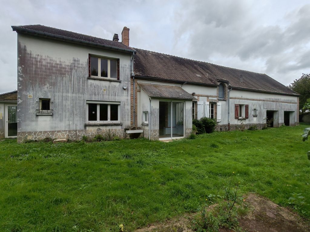 house 5 Rooms for sale on Sens (89100) - See details