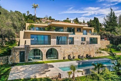villa 9 Rooms for sale on Mougins (06250) - See details
