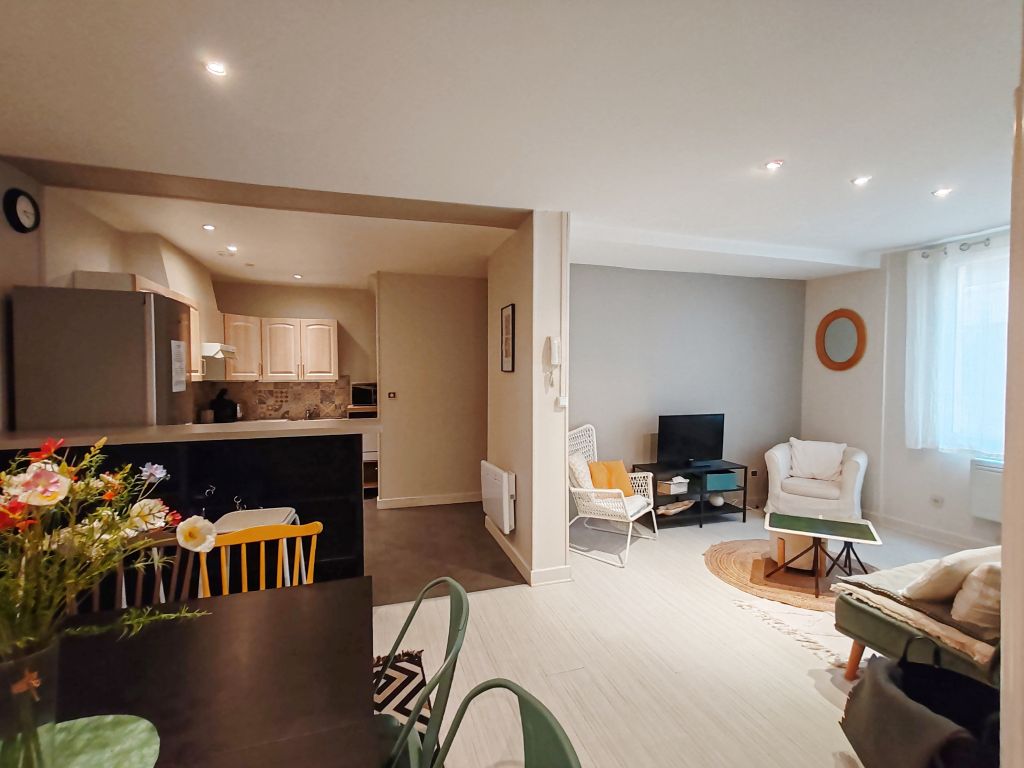 apartment 3 Rooms for sale on Sens (89100) - See details