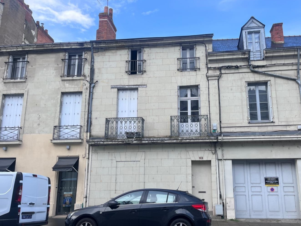 building for sale on Saumur (49400) - See details